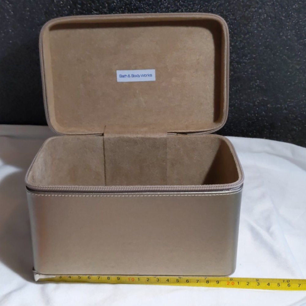 NWOT, bath and body works box